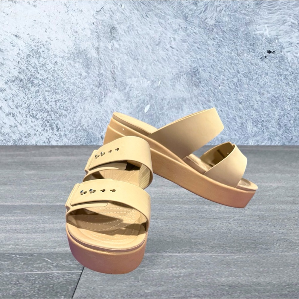 Crocs Brooklyn Buckle Sandals